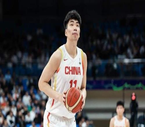 中國(guó)男籃VS日本，CCTV5明晚直播！余嘉豪從西班牙飛北京再到琉球