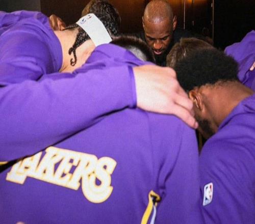 5勝11負(fù)！不怪湖人被看衰，所謂的爭(zhēng)冠口號(hào)聽(tīng)起來(lái)一點(diǎn)不符合實(shí)際