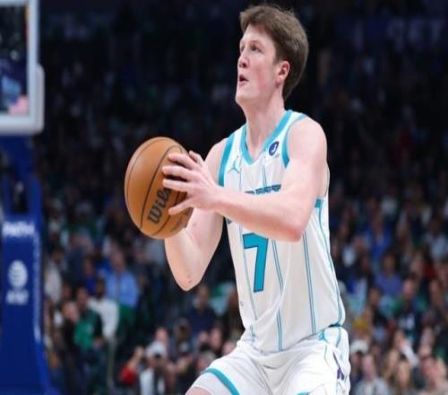 庫里迎最強(qiáng)挑戰(zhàn)者克尼普爾58場200三分歷史最快！