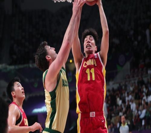 世界杯預(yù)選賽客場(chǎng)挑戰(zhàn)日本隊(duì)，中國男籃必須要攻出去