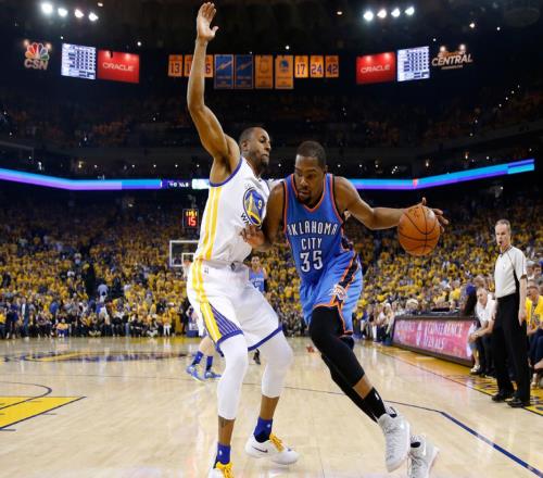 16年西決，雷霆3：1領先勇士，為何卻慘遭大逆轉，雙少發揮如何