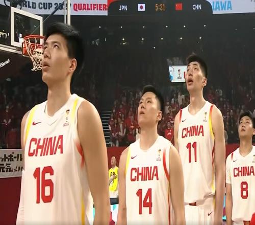 恭喜中國男籃，落后15分翻盤！郭士強(qiáng)+胡金秋被判違體，裁判太黑