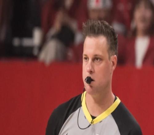 逆轉(zhuǎn)日本！楊毅直指裁判無法無天，爆贊郭士強調(diào)整，楊鳴道出實情