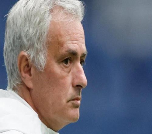 TA：由于首回合染紅，穆里尼奧將在皇馬提供的包廂內(nèi)觀看比賽