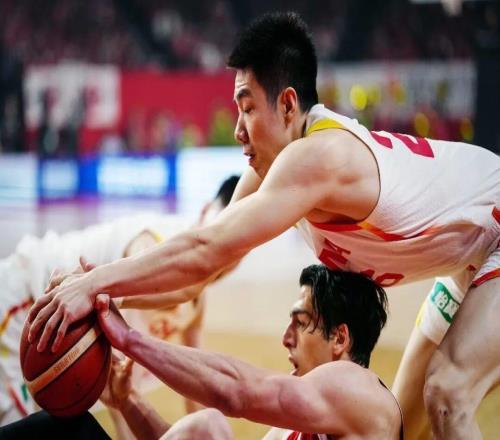 大逆轉(zhuǎn)！中國男籃客場擊敗日本獲首勝