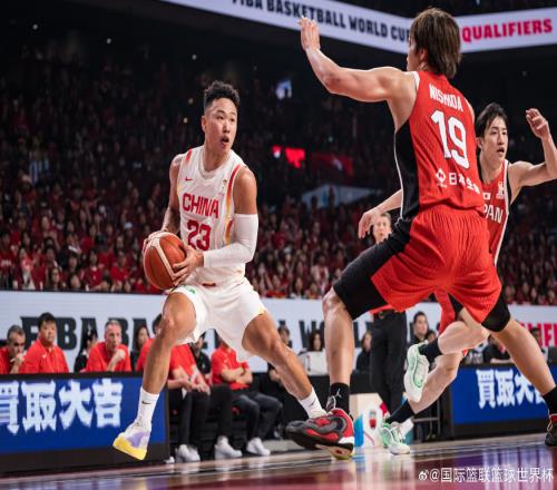 雙寧發(fā)威，打出一波130！中國(guó)男籃逆轉(zhuǎn)日本隊(duì)，對(duì)手單節(jié)只得9分