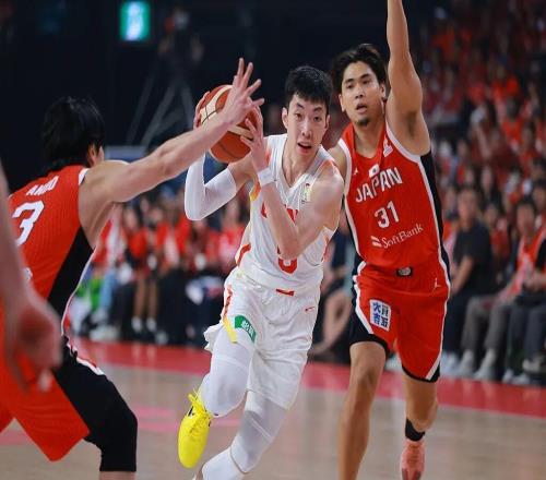 離譜！中日男籃大戰(zhàn)，主場(chǎng)哨偏袒日本，中國(guó)男籃硬剛翻盤太解氣