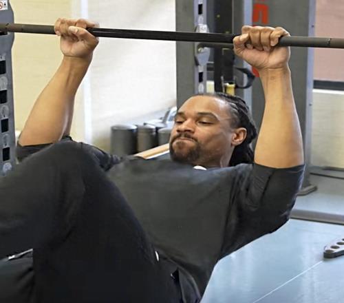 大外在路上！朱八宣布補(bǔ)強(qiáng)，抗衡3大勁敵，2張底牌已復(fù)出參加訓(xùn)練