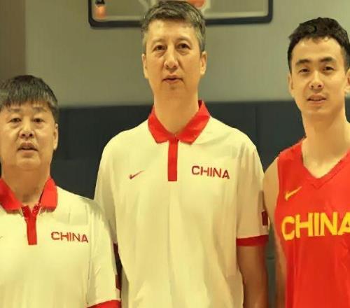 中日12人對比！中國男籃陣容更合理，日本主帥棄霍金森是煙霧彈嗎