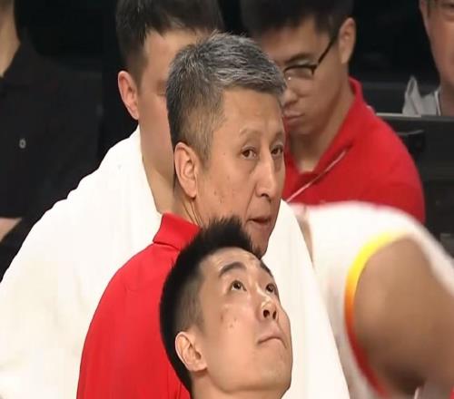 男籃半場(chǎng)被日本碾壓！僅靠胡金秋廖三寧，眾人打鐵，防守?zé)o體系！