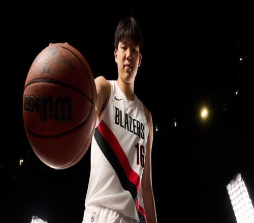 開拓者更新楊瀚森傷情！籃球?qū)＜以斀猬F(xiàn)狀未來：首要問題是三分球