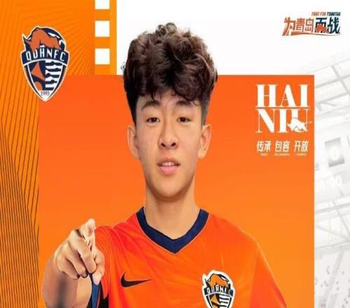 青島海牛保級穩了3比2把魯能球員踢急了，直接暴力犯規阻擋攻勢