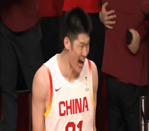 對手膝蓋頂人沒事，郭士強(qiáng)理論卻吃T！最后1分鐘中國隊(duì)經(jīng)歷了什么