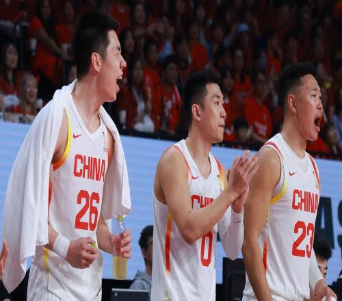 35秒內(nèi)男籃吃2T+1違體！富永空氣2+1令人發(fā)笑裁判送日本5罰1球權(quán)