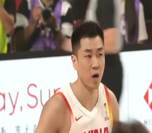 男籃逆轉(zhuǎn)日本！賀希寧主導(dǎo)起勢，胡金秋+2后衛(wèi)齊發(fā)揮，3鋒線打鐵