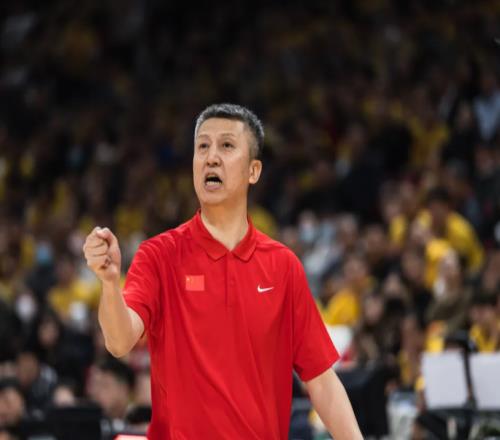 中國男籃迎來關(guān)鍵戰(zhàn)！趙繼偉趙睿擔(dān)重任，21歲2米03新星扮奇兵