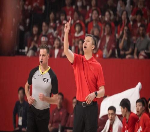 15分逆轉(zhuǎn)！媒體人：日本沒那么強裁判太瘋狂沒黑哨男籃能贏20分