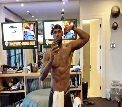 詹姆斯曬訓(xùn)練照：我醒來(lái)后就是這樣！心懷感恩，倍感幸福