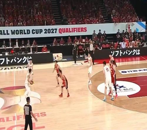 世預(yù)賽大逆轉(zhuǎn)！中國(guó)男籃85：80日本，胡金秋20分12籃板