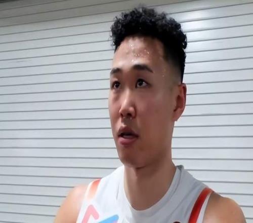 淚灑賽場成奇兵，濟南小伙真英雄！他用87秒，改寫一代人籃球信仰