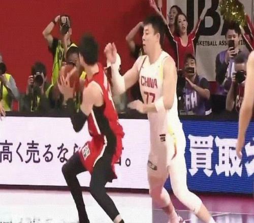 扎心！張鎮(zhèn)麟8分鐘3中0遭渡邊雄太“軍訓(xùn)”一度投出三不沾引熱議