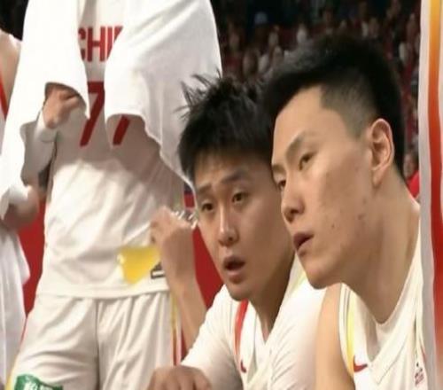 中國(guó)隊(duì)長(zhǎng)，趙睿出場(chǎng)19分鐘取10分3板3助2斷，累計(jì)5犯早早罰下