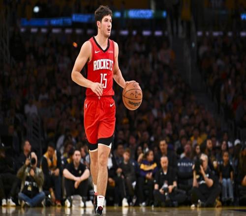 轟7記三分，創(chuàng)生涯新高！火箭21歲射手爆發(fā)，雙核主動(dòng)放權(quán)送助攻