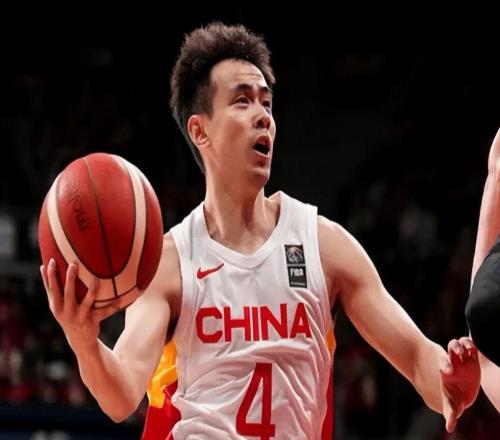 中國男籃完勝日本，球員評分出爐：三人堪稱完美，張鎮(zhèn)麟2.7分