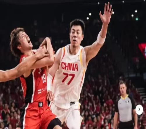 登場8分鐘只收獲1次犯規，正負值全隊最低，球迷：下半場表現不錯