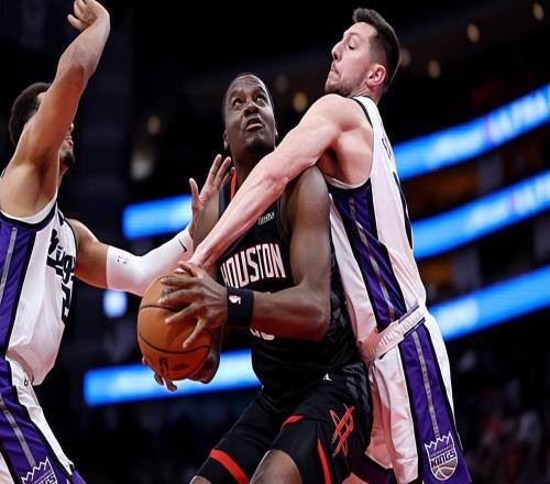 連吃餅?zāi)芰Χ即蟛蝗缜傲?，火箭替補中鋒的能力確實是明顯下滑了