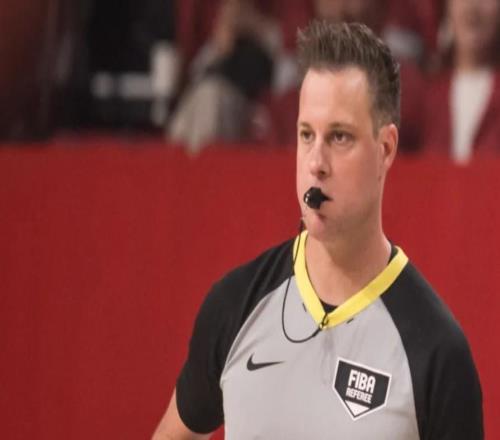 日本主場是真惡心！趙睿犯滿就算了，末節(jié)最后時刻連出黑哨！