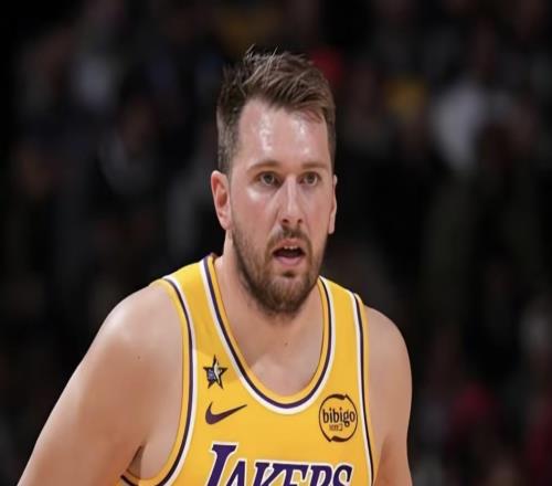 美媒解讀東契奇拒投絕殺后唇語(yǔ)：詹姆斯讓我傳球，我就傳了