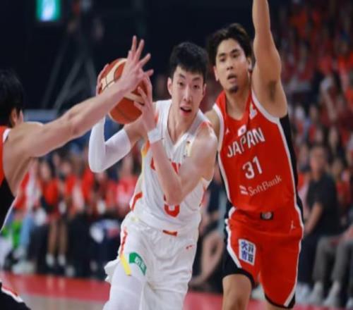 男籃15分逆轉(zhuǎn)日本，胡金秋20+12，趙睿10分+5犯離場