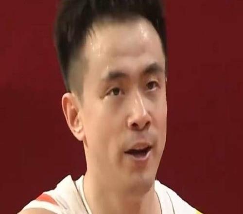 落后15分又如何中國(guó)男籃強(qiáng)勢(shì)逆轉(zhuǎn)，4人優(yōu)秀，3人及格，4人低迷