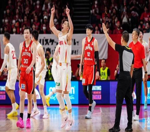 中國男籃不懼困難笑到最后