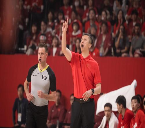 血性！中國男籃上半場落后14分，下半場凈勝21分完成逆轉(zhuǎn)