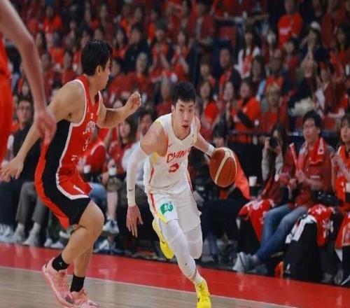 大逆轉！中國男籃在半場落后14分情況下擊敗日本隊，取得世預賽首場勝利
