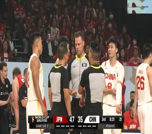 裁判過(guò)度偏袒！中國(guó)男籃絕境逆襲，大逆轉(zhuǎn)擊潰日本，僅1人不合格