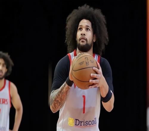 沒有能力吃下這么多球權(quán)，但火箭二隊還是將他作為核心進行使用