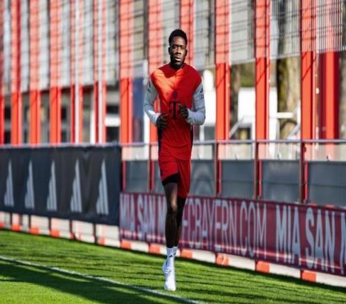 拜仁官方：阿方索戴維斯開始跑步訓(xùn)練，邁出恢復(fù)的堅(jiān)實(shí)一步