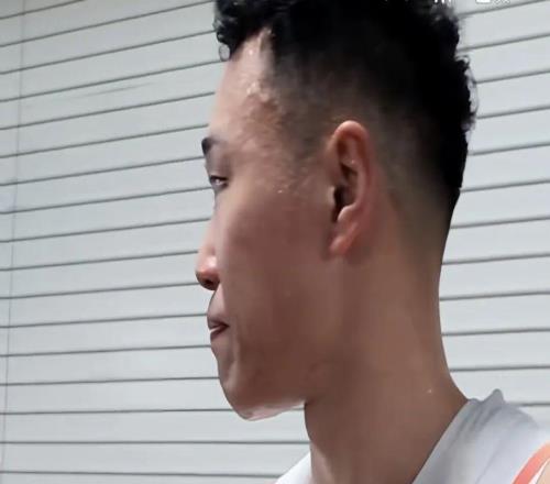 太不容易了，賽后激動(dòng)落淚，賀希寧：一直在努力讓大家重新喜歡中國(guó)籃球