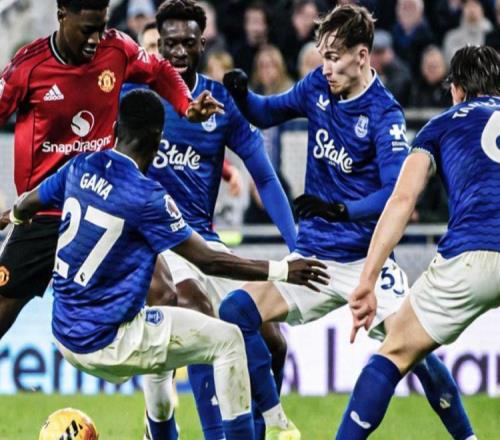 曼聯(lián)未與新帝星開談加薪續(xù)約！先挽留馬奎爾，小同志仍需繼續(xù)努力