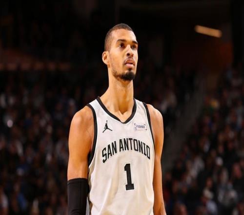 文班12+8+5落選秀6記三分，波特兩雙難救主，馬刺破網(wǎng)豪取11連勝