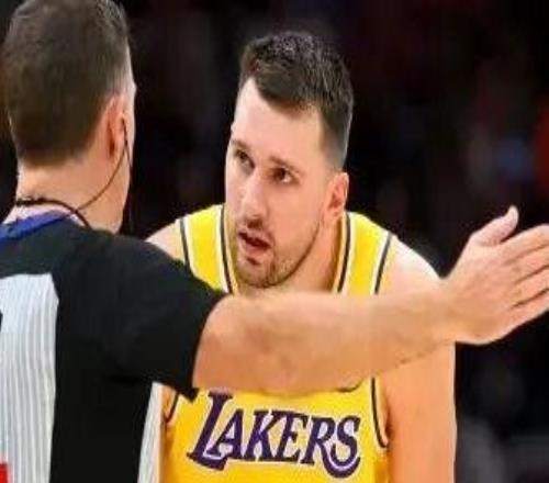 0.9秒絕殺湖人！雙40的阿杜，一切從小號(hào)被爆開始！