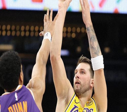 輸太陽遭3連?。『似孑怅嚾菘討K詹姆斯，最強(qiáng)技能被雷迪克廢掉