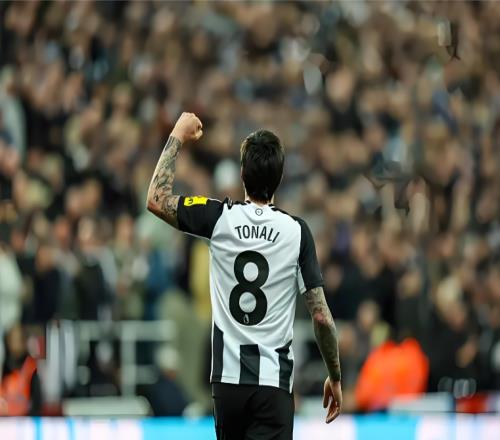 曼聯(lián)夏窗中場(chǎng)補(bǔ)強(qiáng)計(jì)劃：三大目標(biāo)遇阻，托納利成務(wù)實(shí)備選