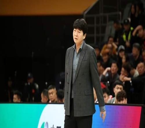 好消息！山東男籃新外援終于要來(lái)了，邱彪給出時(shí)間表，這下放心了