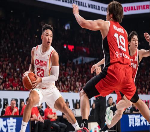 命中3記三分，正負值全隊第1，楊鳴：他是中國男籃贏球最大功臣