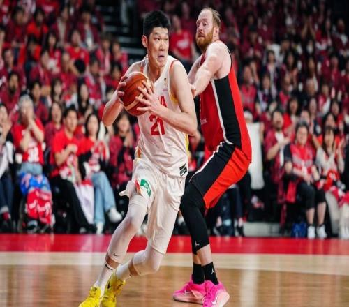 這一夜，李弘權(quán)哭了，多少中國(guó)男籃的球迷也哭了