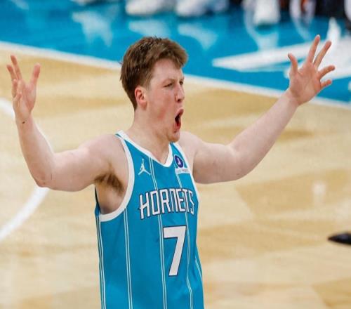 提高21場！克尼佩爾太狠了，刷爆80年NBA第一紀(jì)錄，黃蜂重建成功